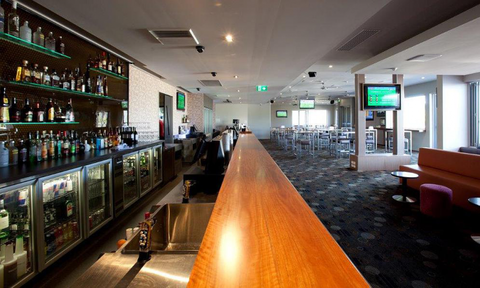 The Avenues Tavern - Foster Accommodation 3