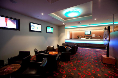 The Avenues Tavern - Foster Accommodation 4
