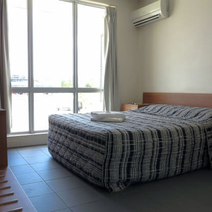 Upper Ross Hotel - Foster Accommodation 0