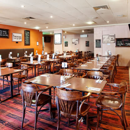 Upper Ross Hotel - Foster Accommodation 3