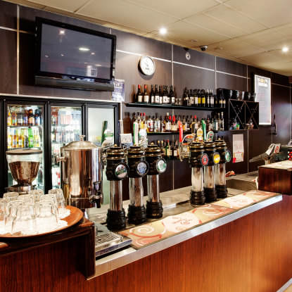 Upper Ross Hotel - Foster Accommodation 4