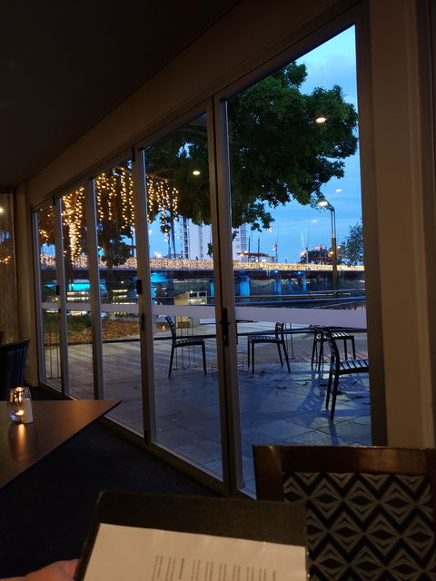 A Touch Of Salt Restaurant - Foster Accommodation 6