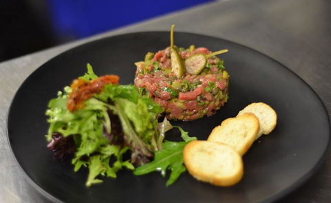 A La Bouffe Bar & Bistro - Foster Accommodation 16