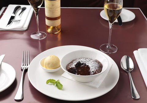 A La Bouffe Bar & Bistro - Foster Accommodation 32