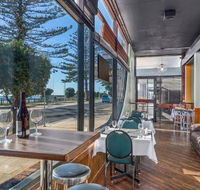 Raindrops Restaurant - Foster Accommodation