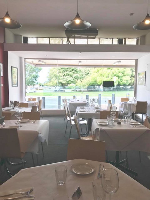 SKs Indian Restaurant - Foster Accommodation 12