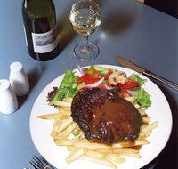 Bridge Hotel Bistro - Foster Accommodation