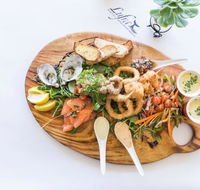 Pavement Restaurant at Lufra Hotel and Apartments - Foster Accommodation