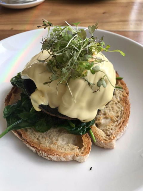 Walter's River Cafe - Foster Accommodation 1
