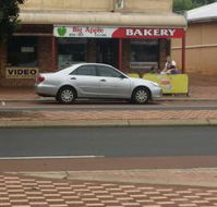 Big Apple Bakery - Foster Accommodation