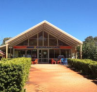 Oggies Ice Cream Cafe - Foster Accommodation