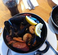 Henley Beach Hotel - Foster Accommodation