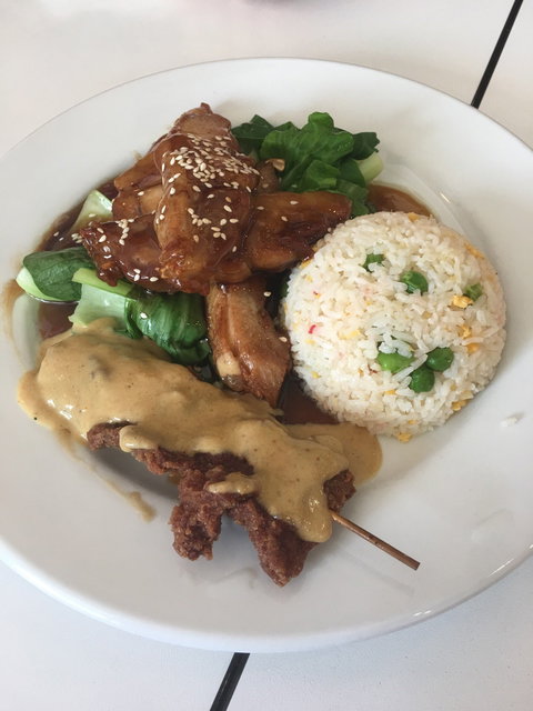 Red Chilli Asian Food Bar - Foster Accommodation 4