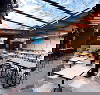 The Feathers Hotel - Foster Accommodation