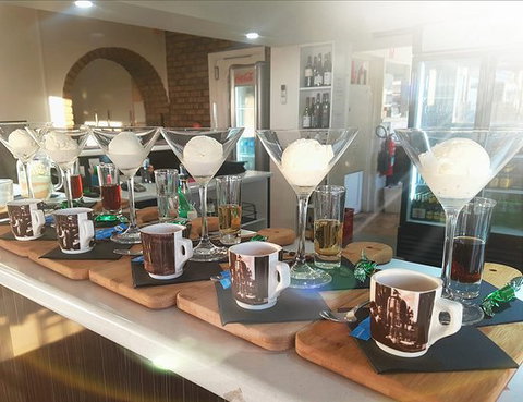 Patio Restaurant - Foster Accommodation 0