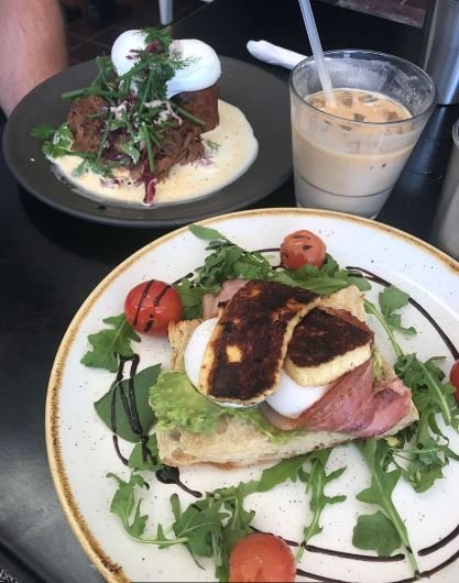 Deedot Coffee House - Foster Accommodation 5