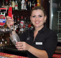 Advancetown Hotel - Foster Accommodation