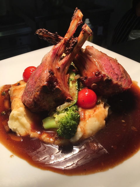 Palms Restaurant - Foster Accommodation 3