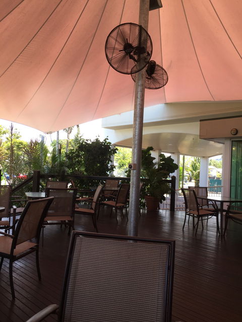 Palms Restaurant - Foster Accommodation 4