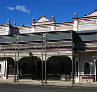 Warwick Hotel - Foster Accommodation