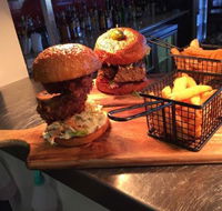 Sandy's Bar and Grill - Foster Accommodation