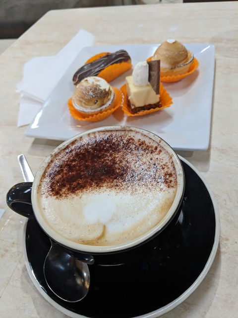 Addiction Coffee Bar - Foster Accommodation 5