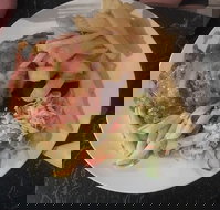 Mud Hut Hotel - Foster Accommodation