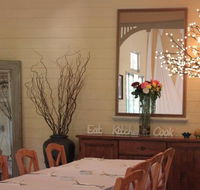 Obi's Restaurant - Foster Accommodation