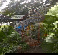 Spring Creek Mountain Cafe  Cottages - Foster Accommodation