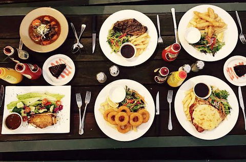 District 5 Bistro - Foster Accommodation 0