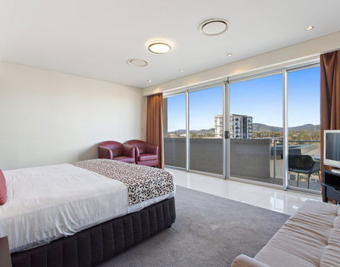 CBD Executive Apartments - Foster Accommodation 4