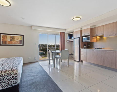 CBD Executive Apartments - Foster Accommodation 8