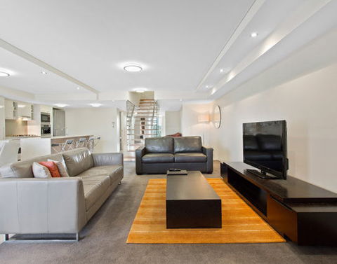 CBD Executive Apartments - Foster Accommodation 12