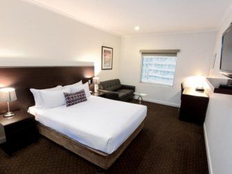 Atlantis Hotel - Foster Accommodation 3