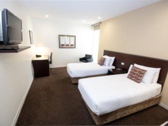 Atlantis Hotel - Foster Accommodation 5
