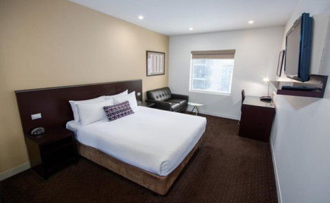 Atlantis Hotel - Foster Accommodation 6