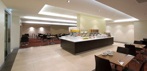 Atlantis Hotel - Foster Accommodation 8