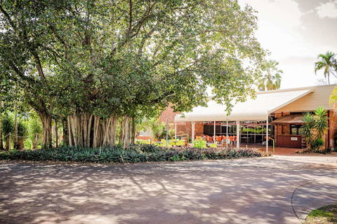 Contour Hotel - Foster Accommodation 0