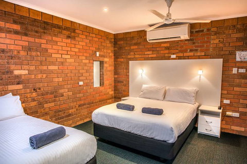 Contour Hotel - Foster Accommodation 9