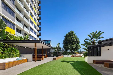 Alcyone Hotel Residences - Foster Accommodation 3