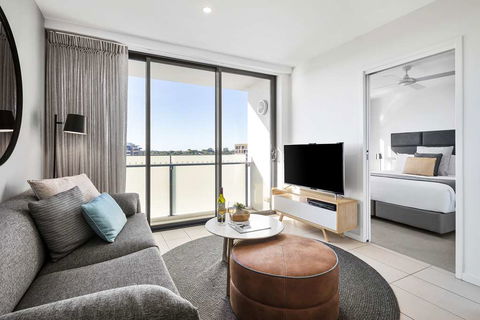 Alcyone Hotel Residences - Foster Accommodation 10