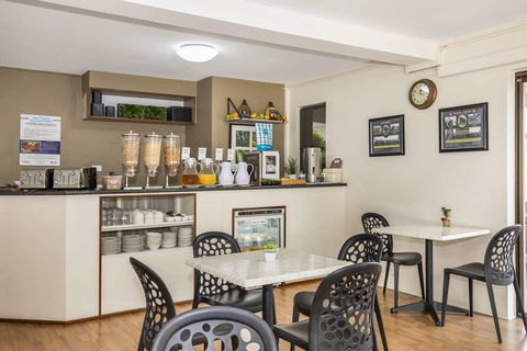Best Western Airport 85 Motel - Foster Accommodation 12