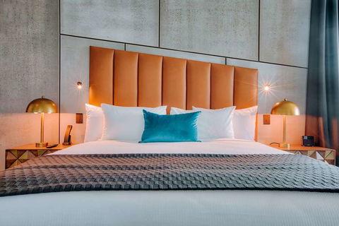 Eatons Hill Hotel - Foster Accommodation 13