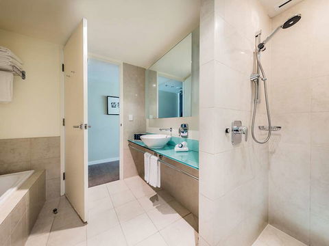 PARKROYAL Melbourne Airport - Foster Accommodation 5