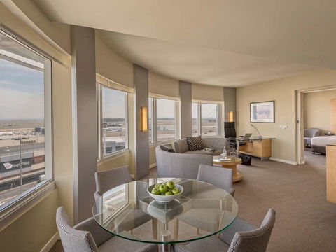 PARKROYAL Melbourne Airport - Foster Accommodation 12