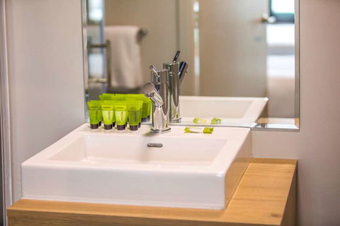 Nightcap at Chester Hill Hotel - Foster Accommodation 1