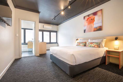 Nightcap at Chester Hill Hotel - Foster Accommodation 3