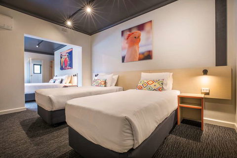 Nightcap at Chester Hill Hotel - Foster Accommodation 5