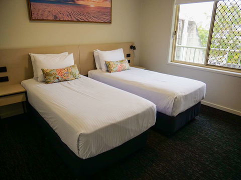 Nightcap At Hinterland Hotel - Foster Accommodation 4