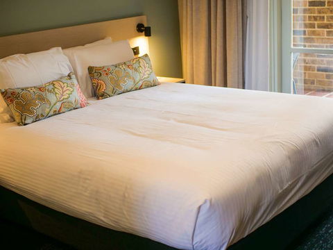 Nightcap At Hinterland Hotel - Foster Accommodation 6